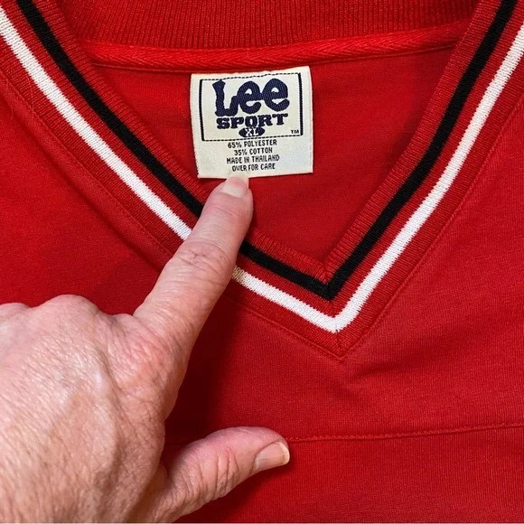 VINTAGE Tampa Bay‎ Buccaneers Sweatshirt Mens XL Red  V Neck NFL Football - Picture 4 of 12